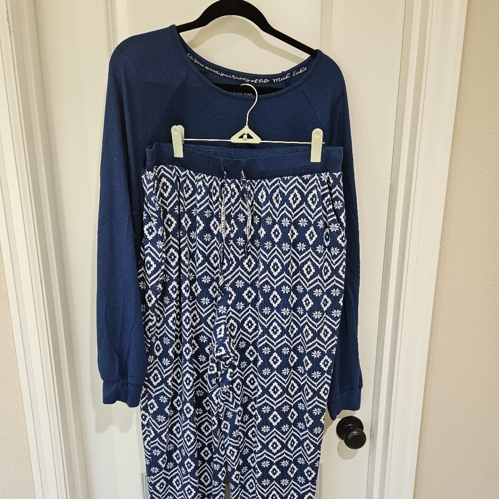 Muk Luks Blue and White Pajama Set T2X